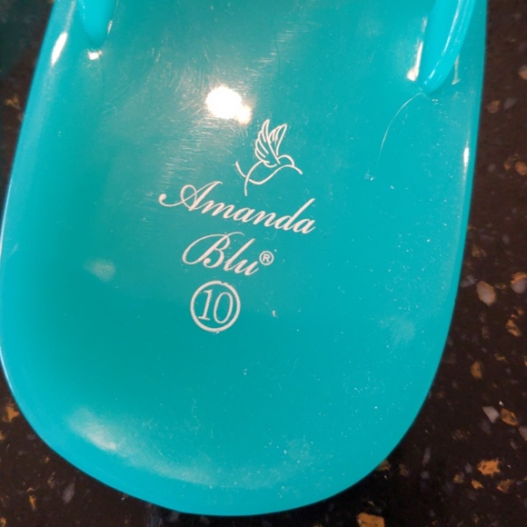 Jelly sandals. No stones missing like new - Picture 2 of 4